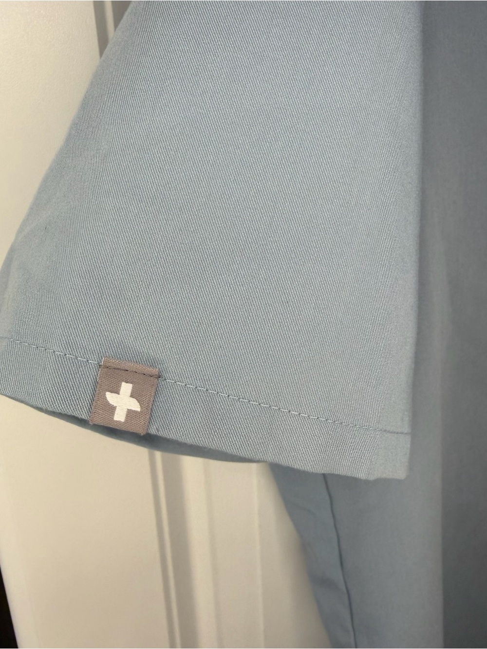 FIGS Catarina One Pocket Scrub Top S - Picture 4 of 5
